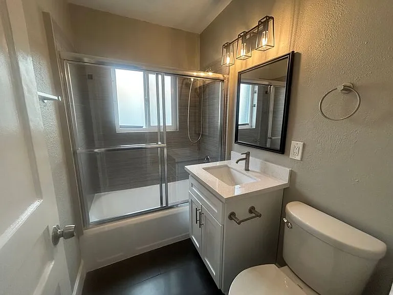 1323 S Highland Ave — Photo 11