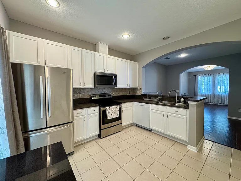 6212 High Tide Blvd — Photo 5