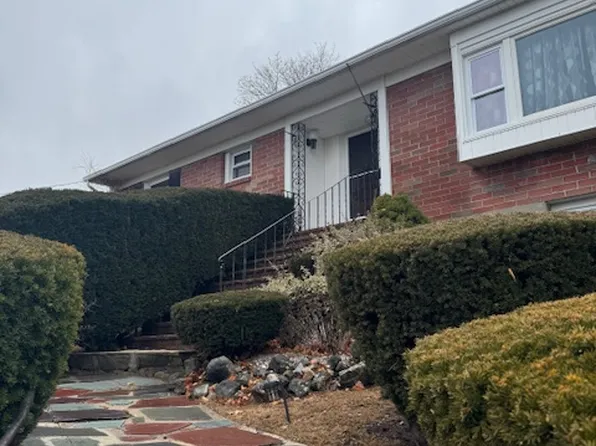 15 West St #A, Woburn, MA 01801