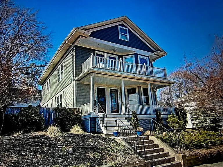 98 Lorimer Ave #2 — Photo 2