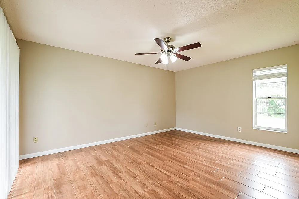 4 bed, 2.0 bath, 1872 sqft, $2,585 — Photo 4