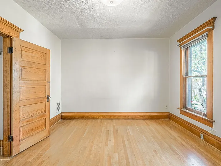 83 King Ave — Photo 37