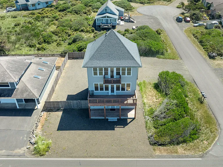 1140 Ocean Shores Blvd SW — Photo 2