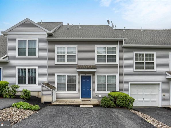 52 Courtyard Dr, Carlisle, PA 17013