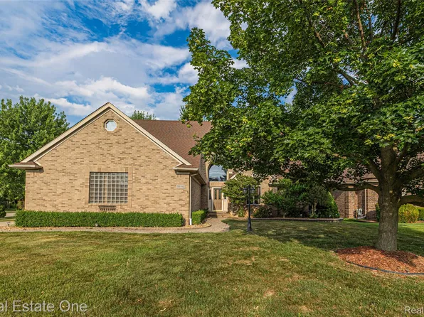 51992 Boland Rd, Chesterfield, MI 48047