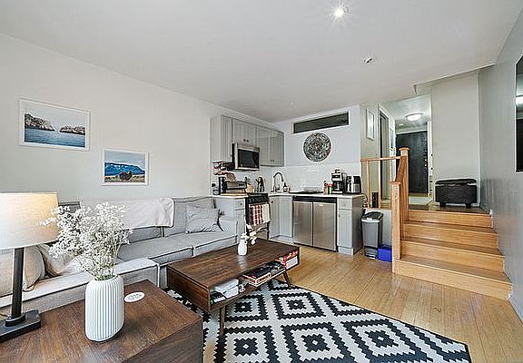 5th image of 211 Thompson St APT 5H