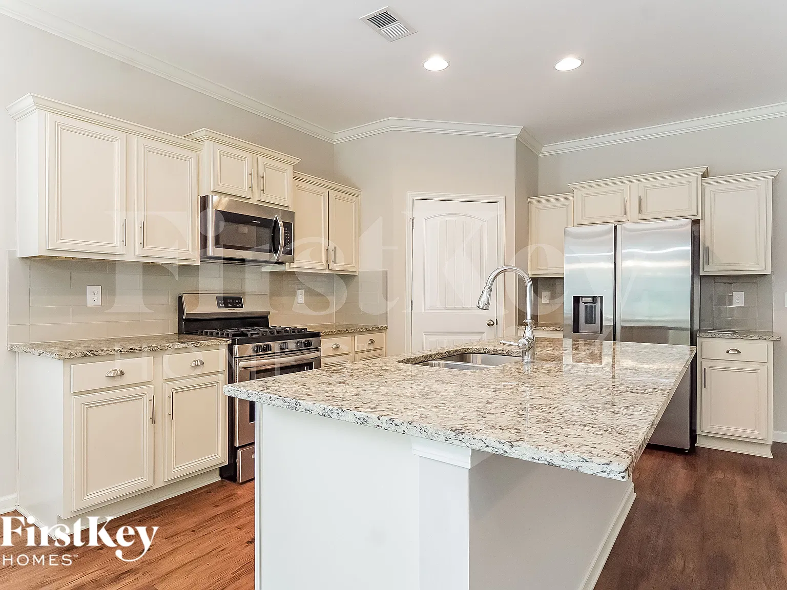 5 bed, 3.0 bath, 2535 sqft, $2,130 — Photo 4