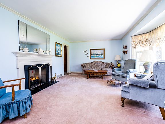 4th image of 1619 Park Dr