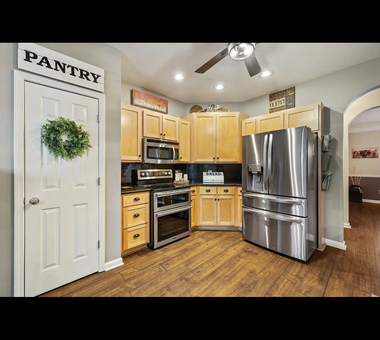 4 bed, 2862 sqft, $3,800 — Photo 4