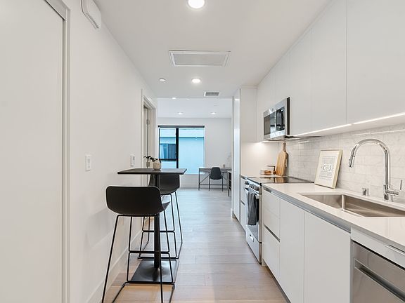5th image of 5751 Lexington Ave #204