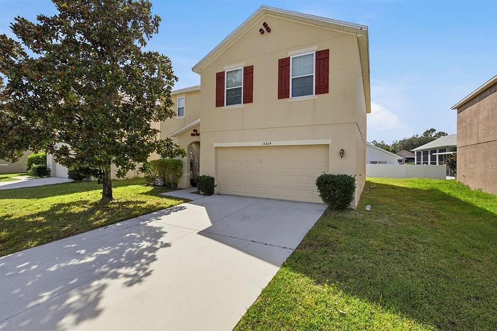 4 bed, 2.5 bath, 2432 sqft, $2,350 — Photo 2