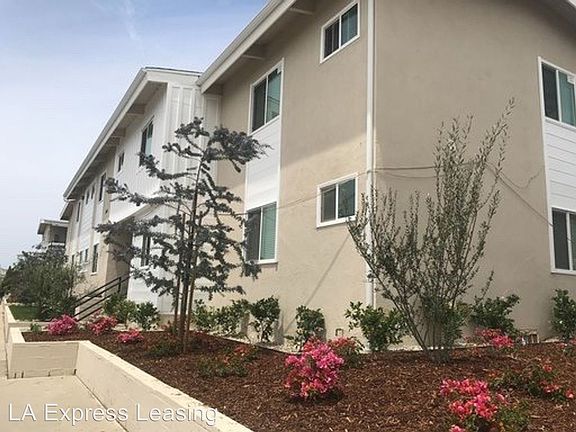 3rd image of 2675 Arlington Ave Unit 36