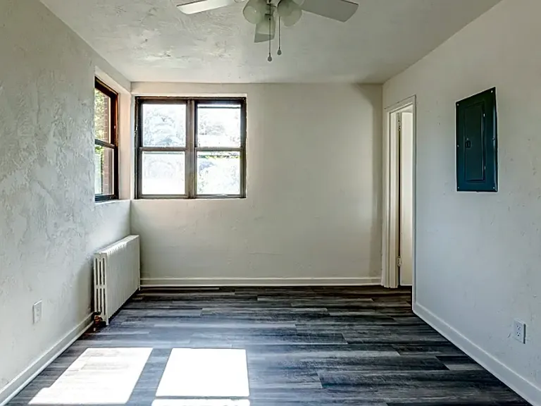 3310 Brownsville Rd — Photo 11