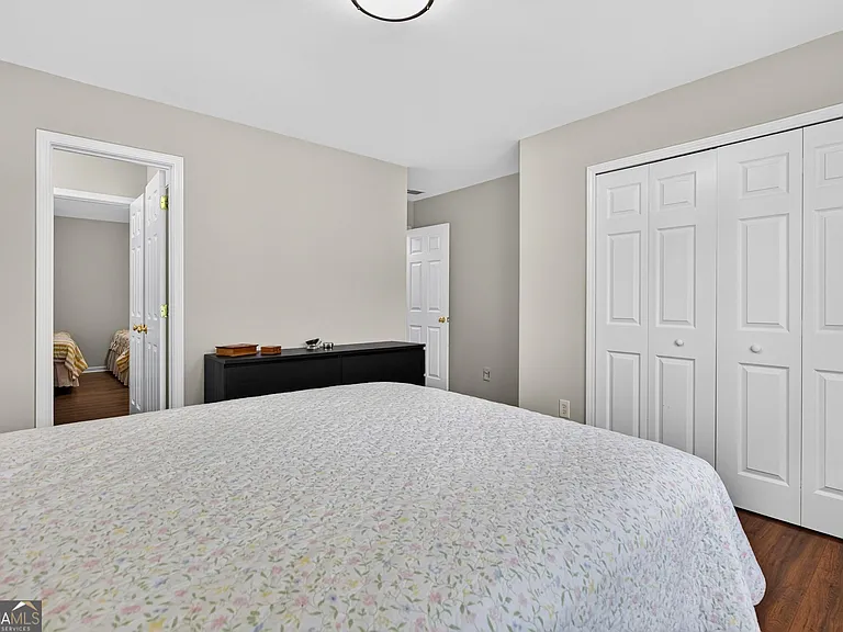323 Revolution Dr — Photo 39