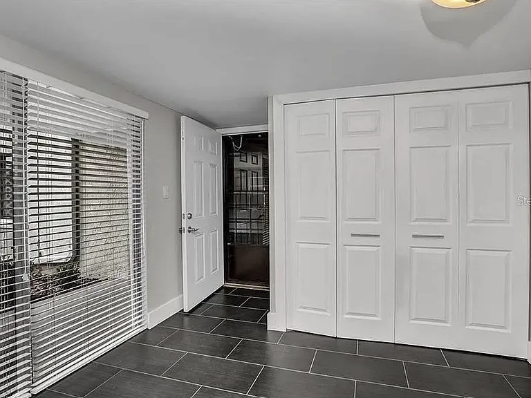 5377 Vineland Rd — Photo 14