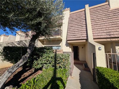 18403 Collins St, Tarzana, CA, 91356