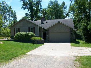 13048 North Rd, Fenton, MI 48430