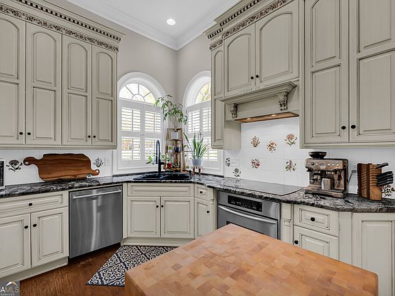 3rd image of 1418 Brighton Pl