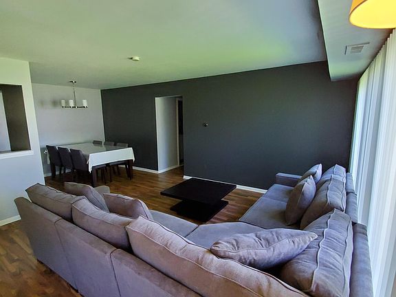 3rd image of 412 Sunset Ln