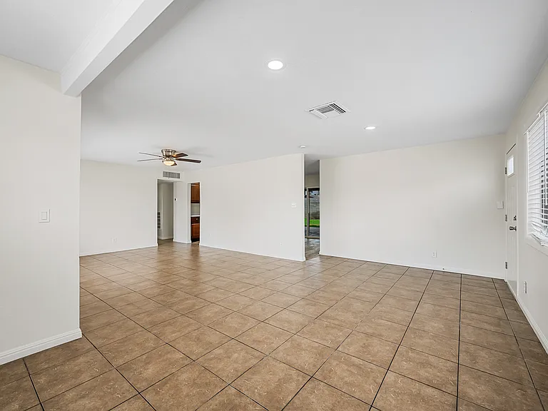 5924 W Seldon Ln — Photo 7