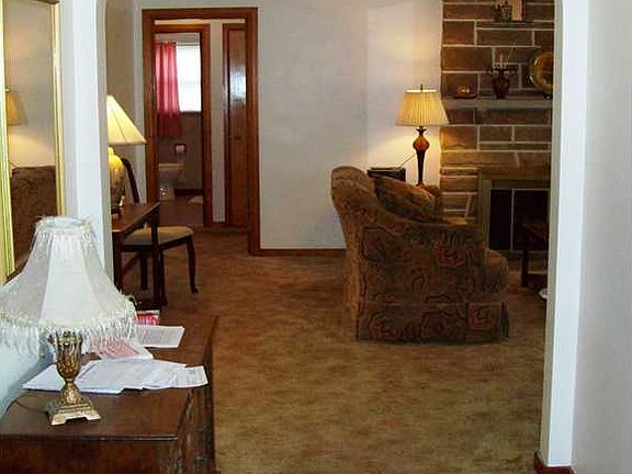3rd image of 506 Melvin Dr