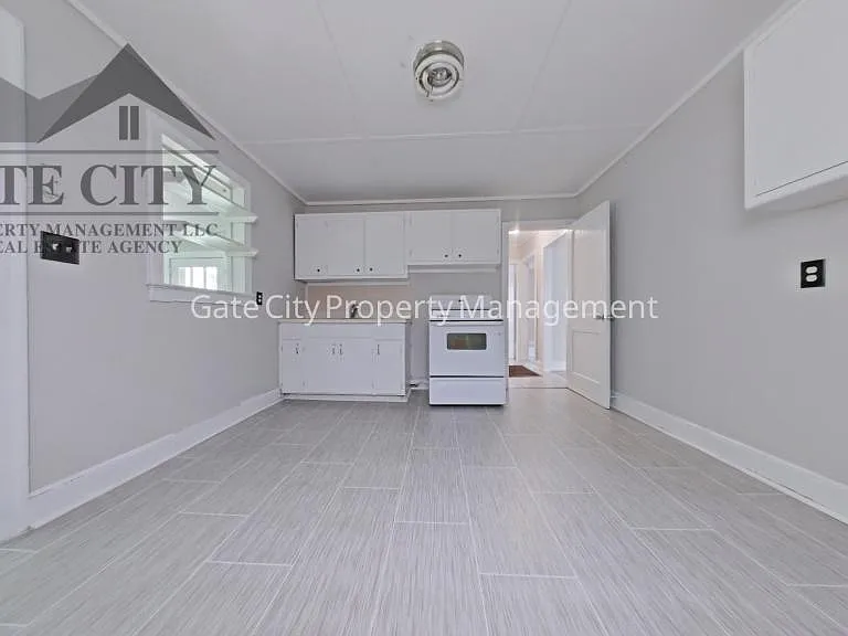 914 Randolph St — Photo 3