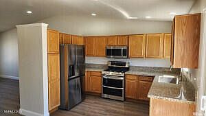 3rd image of 5910 Poinsettia Ct
