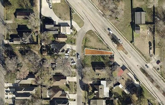 5th image of 8000 Beckley St