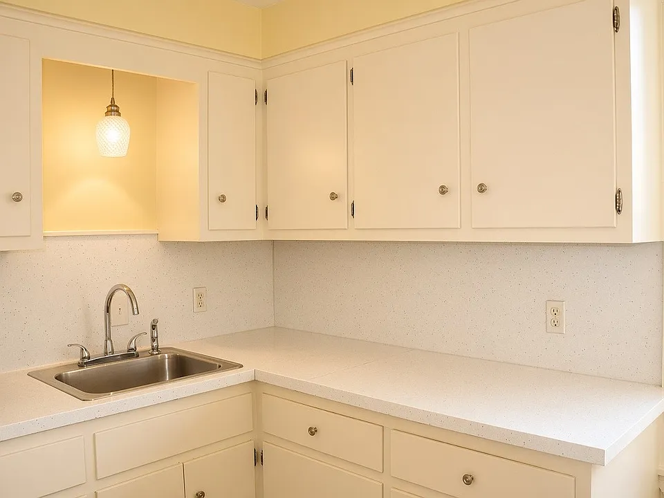 31 Chapin Ave #4