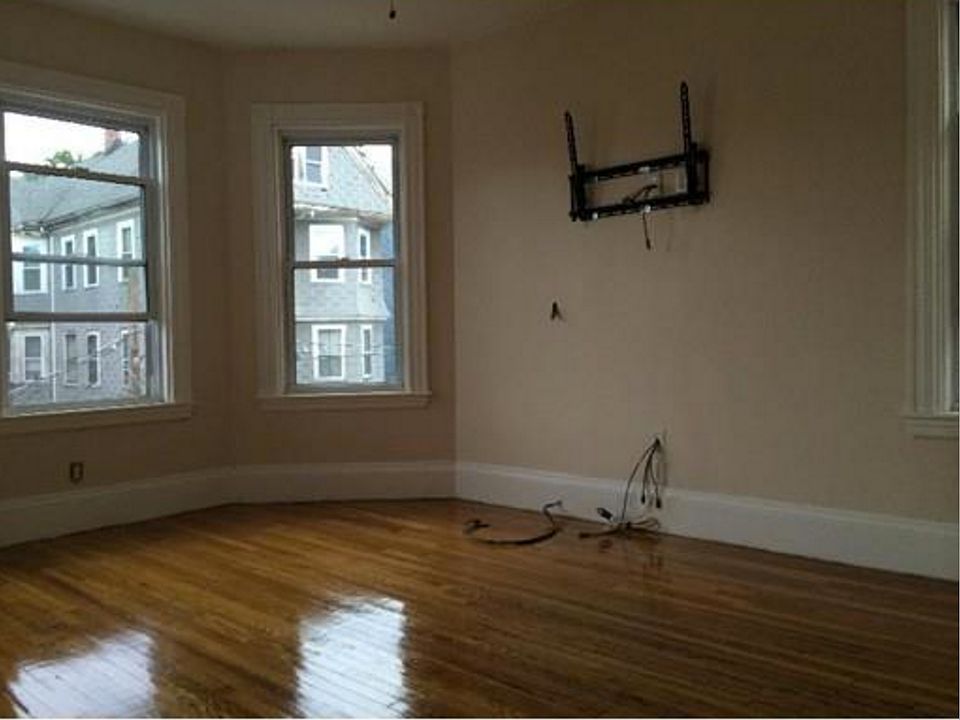 2nd image of 7 Sachem St #S2