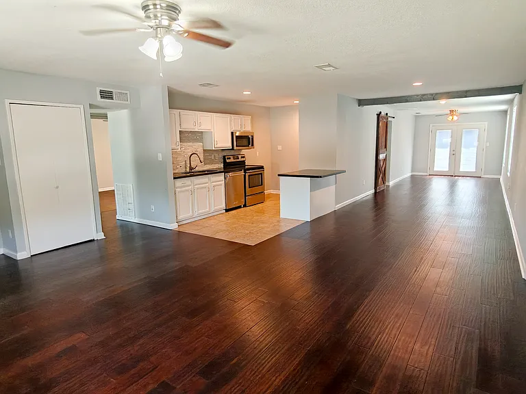 4249 Driscoll Dr — Photo 2