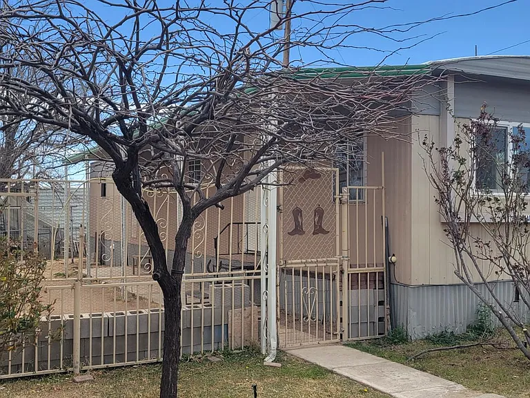170 N Patagonia St #E — Photo 1