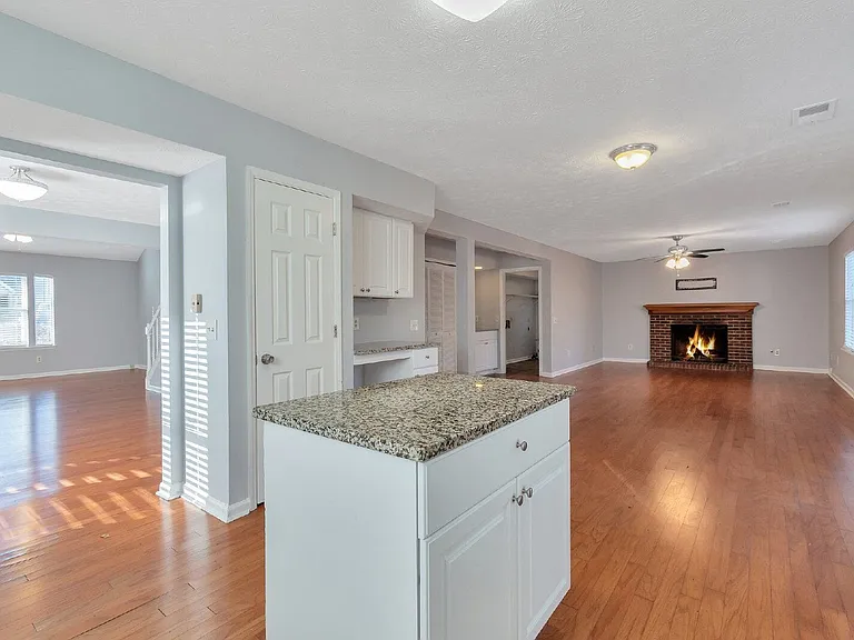 4641 Hampton Chase NE — Photo 4
