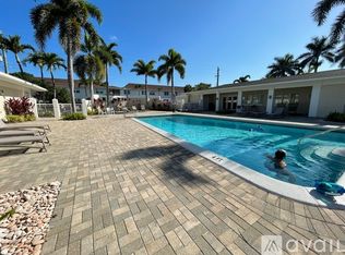 685 12th Ave S, Naples, FL 34102