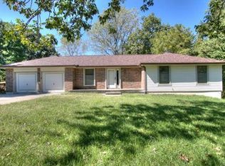 7818 N Woodland Ave, Gladstone, MO 64118