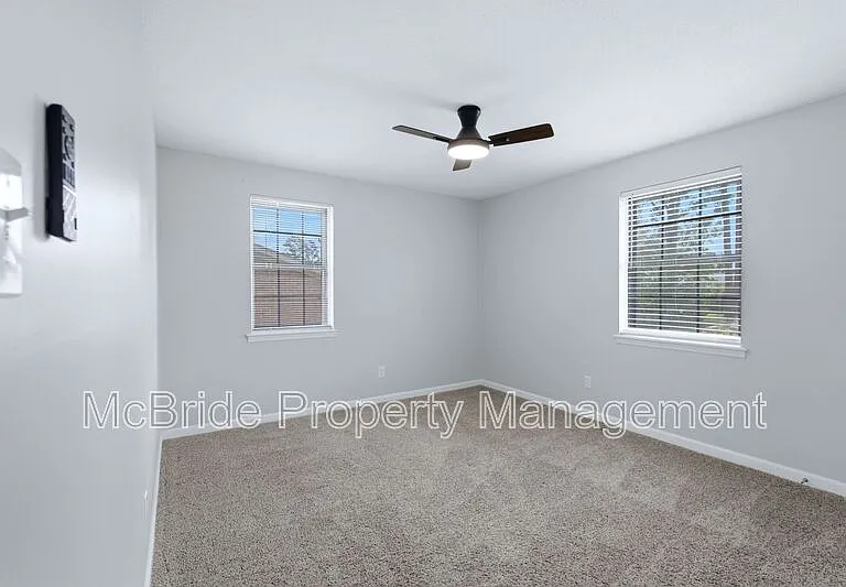 4409 Roxbury Dr — Photo 15