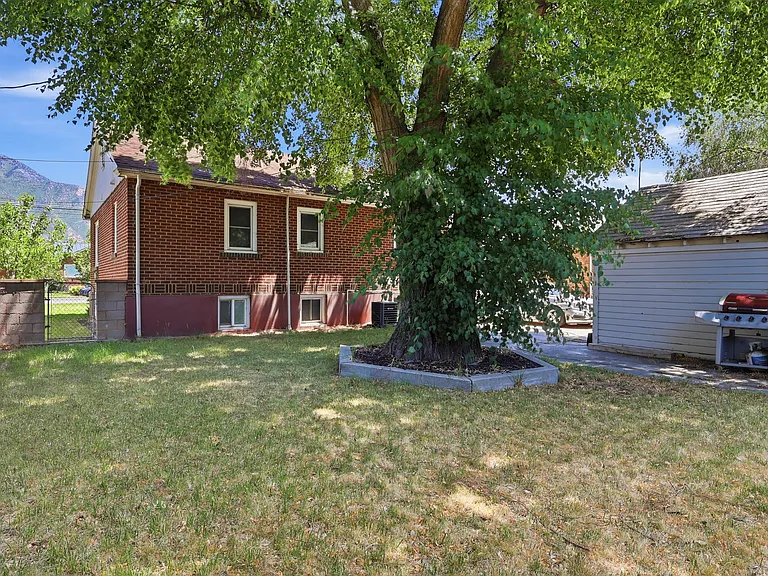 83 N 800 W — Photo 12