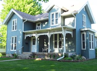 904 East St, Grinnell, IA 50112