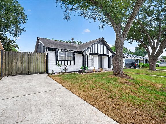 3rd image of 6038 Cartagena St