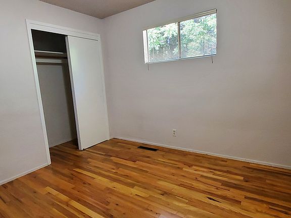 5th image of 441 Eastwood Dr