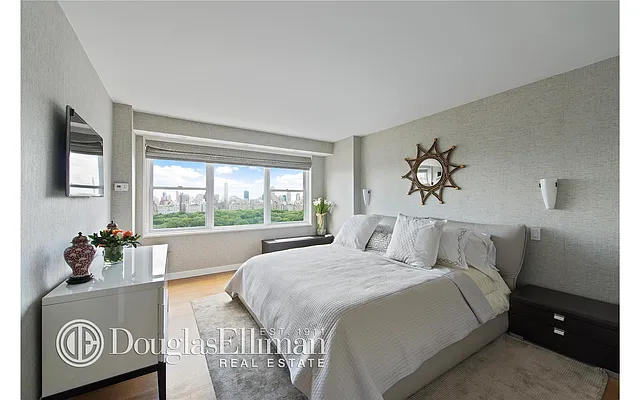 Sold by Douglas Elliman | media 18