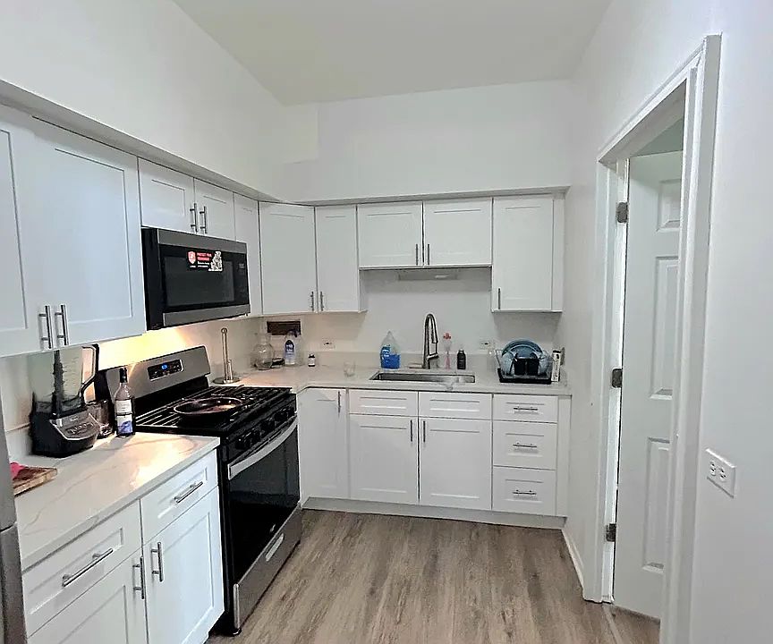 1st image of 2921 S Michigan Ave APT 103