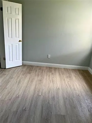 1028 Kingsway Dr W — Photo 15