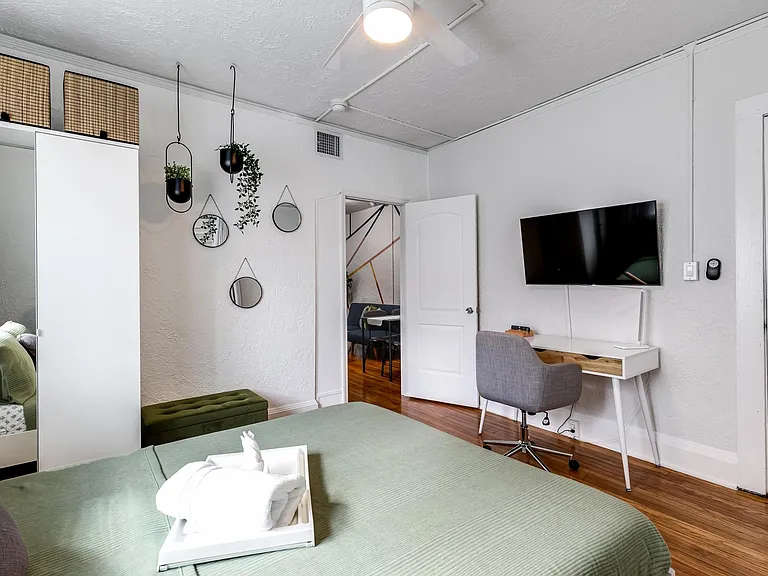 2224 SW 6th St #1 — Photo 4
