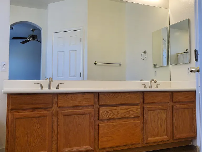 2430 E Darrel Rd — Photo 40