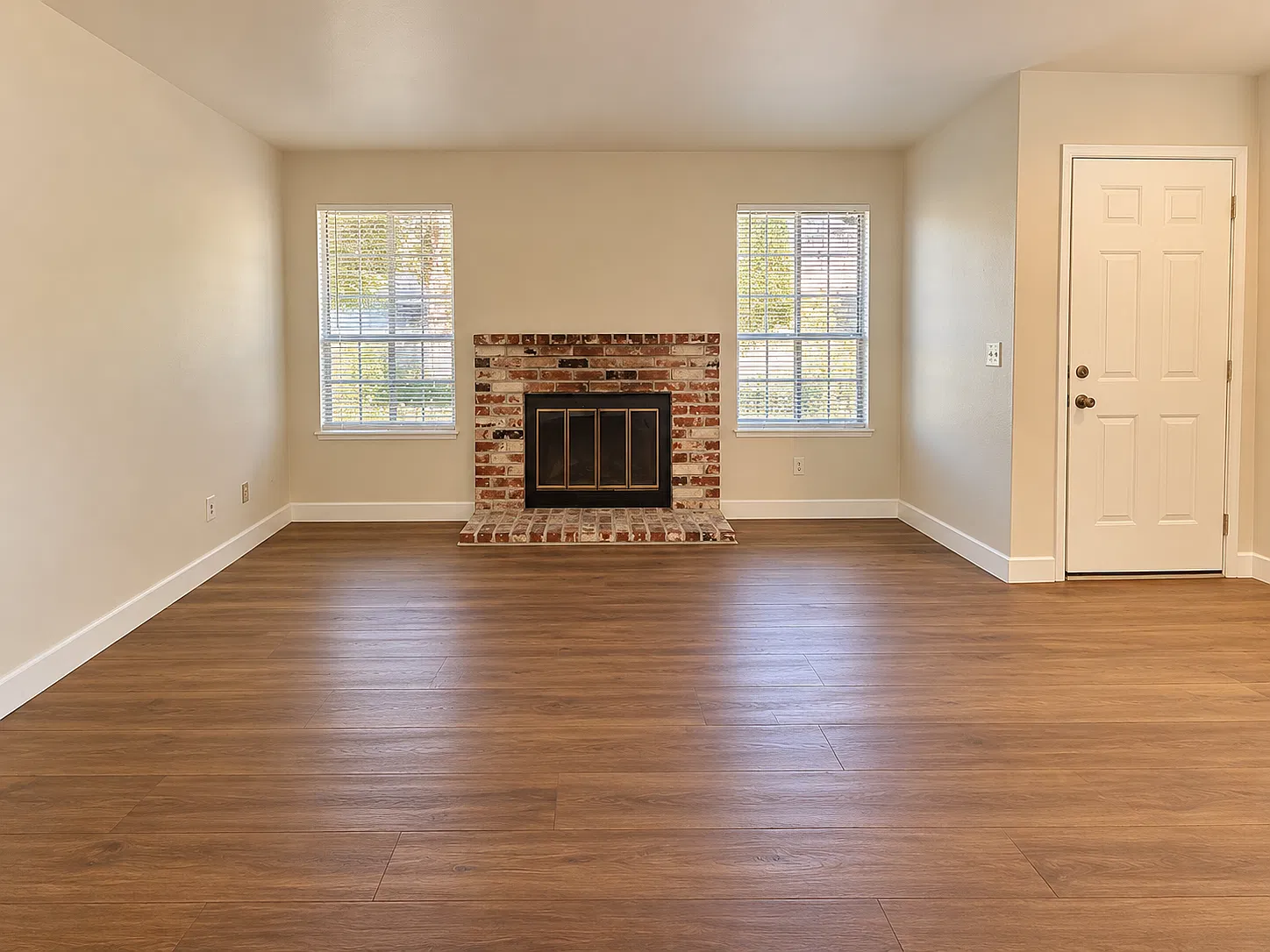 3 bed, 1175 sqft, $2,400 — Photo 3