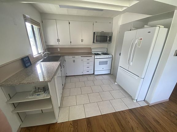 Kitchen (Granite Countertop and Tile Floor)