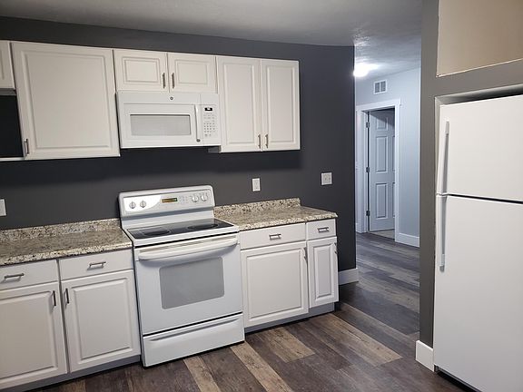 Kitchen looking to hallway