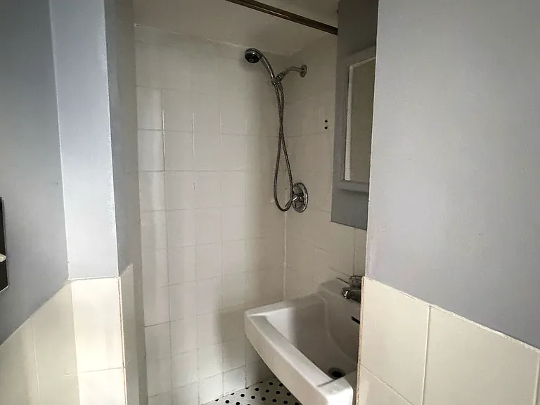 21 Essex St #5 — Photo 4