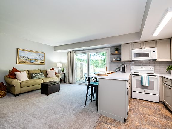 4th image of 3541 Kenbrooke Ct #118